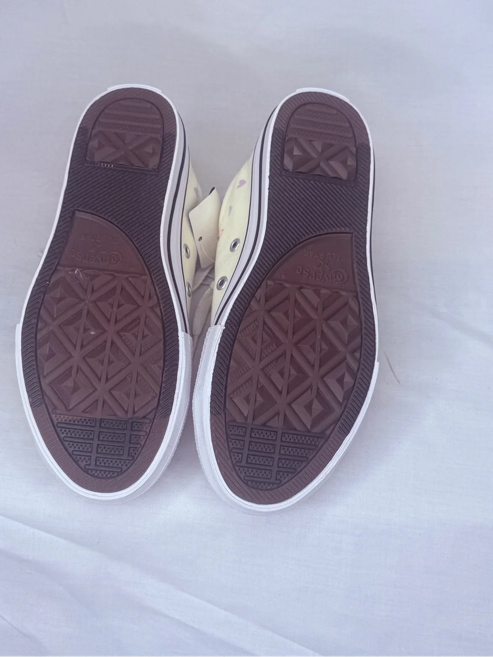 Converse Kids Low Top Sneakers in Pale Yellow and White